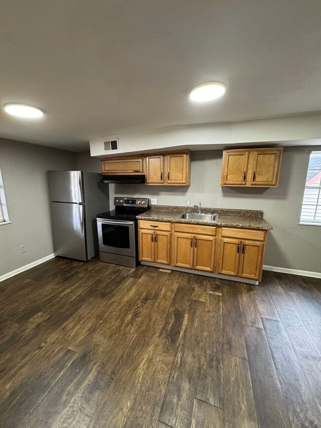 Building Photo - 542 5th Ave