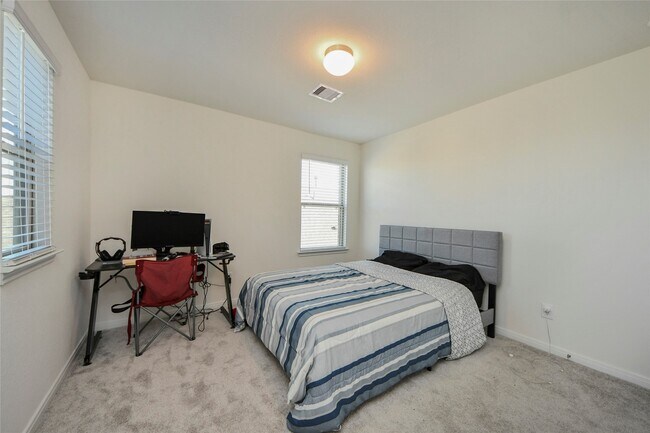 Building Photo - 4852 Sun Fls Dr