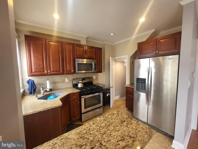 Building Photo - 1120 Roosevelt Dr