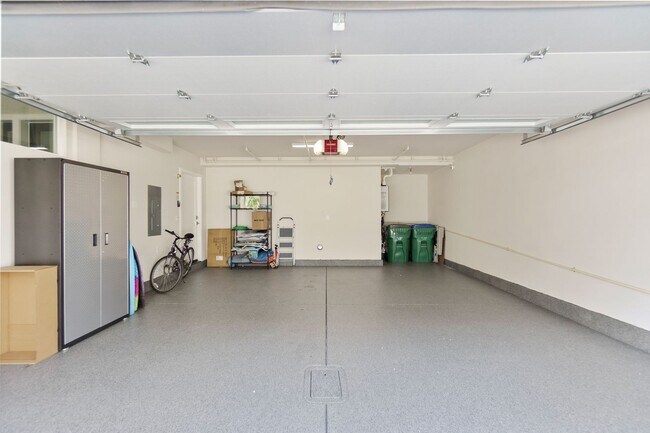 Building Photo - Carlsbad Townhome - 2 Blocks to the beach