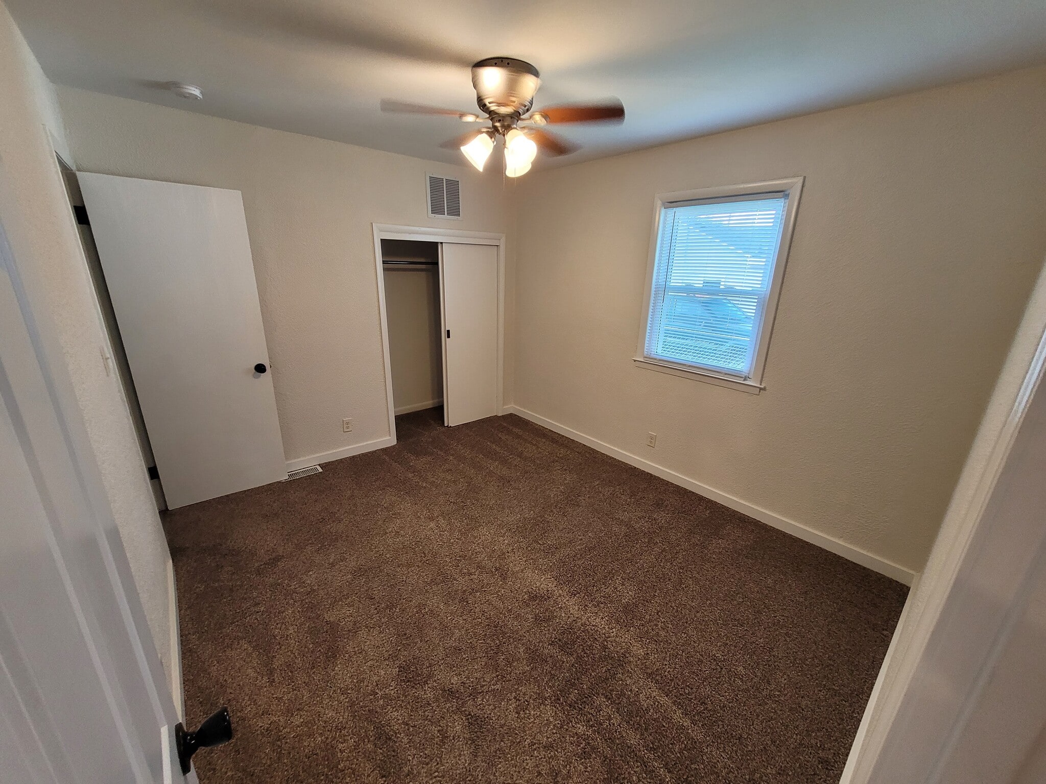 Building Photo - 1207 Townline Ave