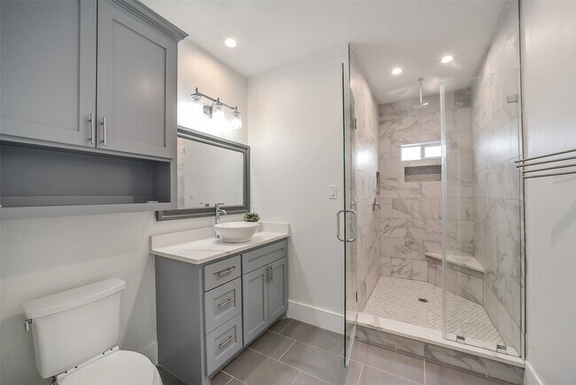 Building Photo - 1025 Arizona Dr