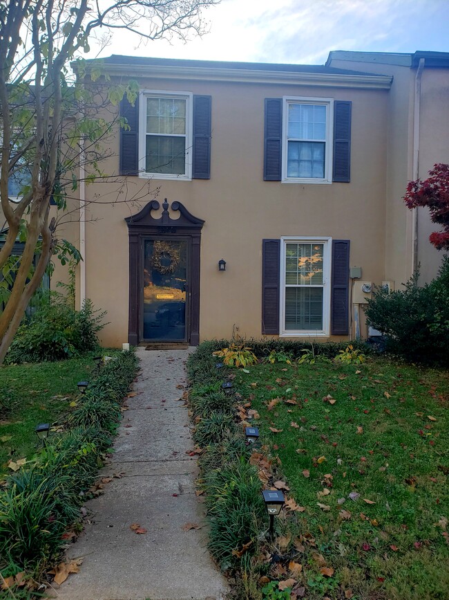 Building Photo - 2845 Wynterhall Rd SE