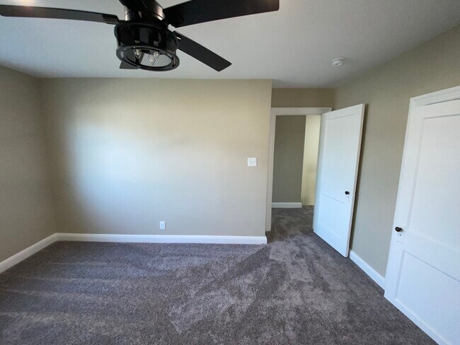 Building Photo - 41 N Kossuth St