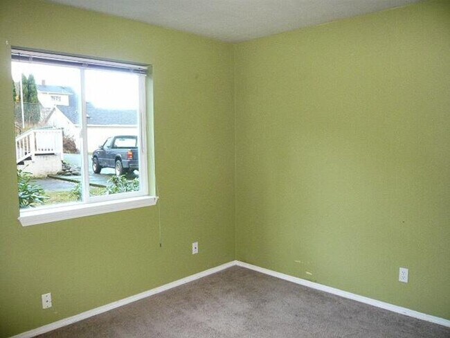 Building Photo - 927-929 Otis St