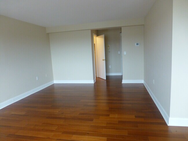 Living area - 893 Farmington Ave