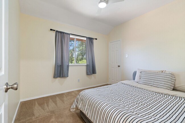 Building Photo - 1339 Barclay Dr