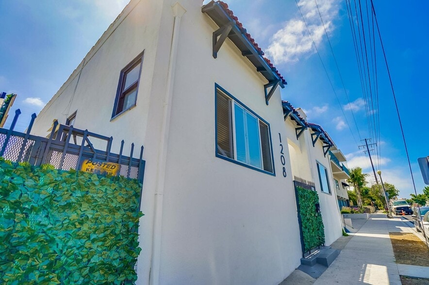 Building Photo - 1208 Daisy Ave