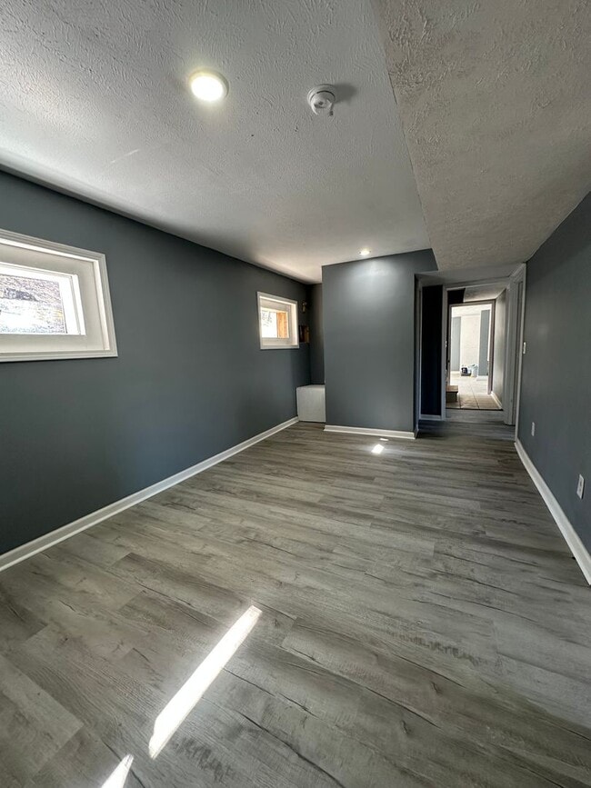 Building Photo - 5 Bedroom / 3 Bath Home Kingsport, TN