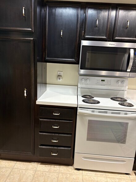 PORTION CONDO KITCHEN - 509 Highwood Dr