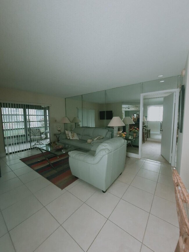 Building Photo - 15461 Lakes of Delray Blvd