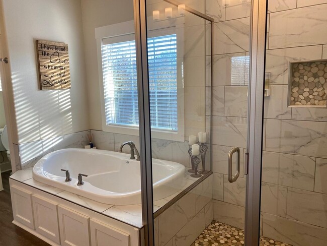 Building Photo - 412 Carneros Dr