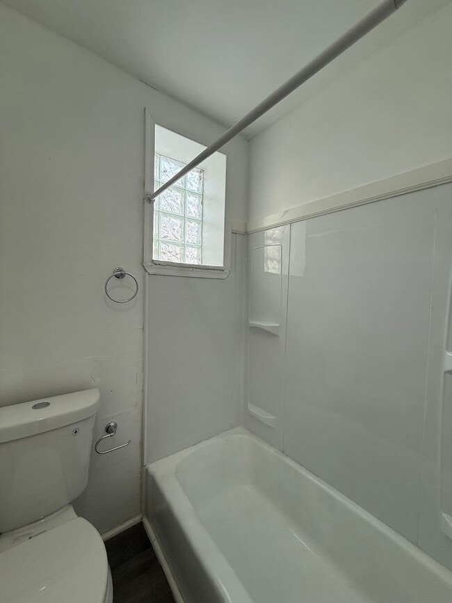 Building Photo - 538 Bailey St