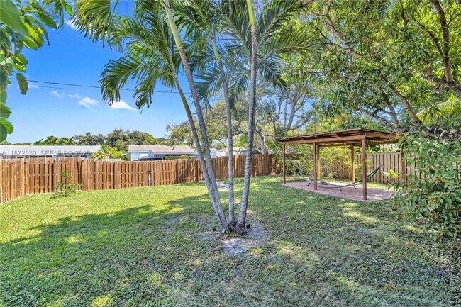 Building Photo - 228 SW 3rd Terrace