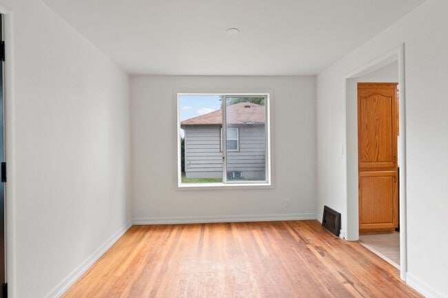 Building Photo - 2521 W Sanson Ave