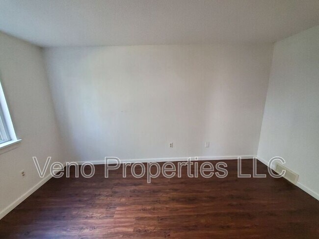 Building Photo - 111 Yorktown Dr