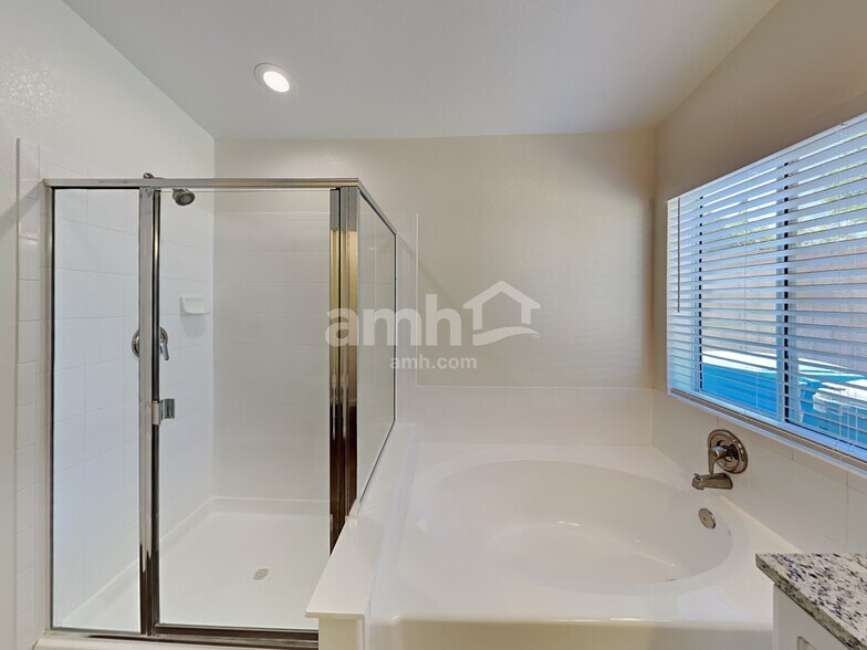 Building Photo - 2256 E Monona Dr