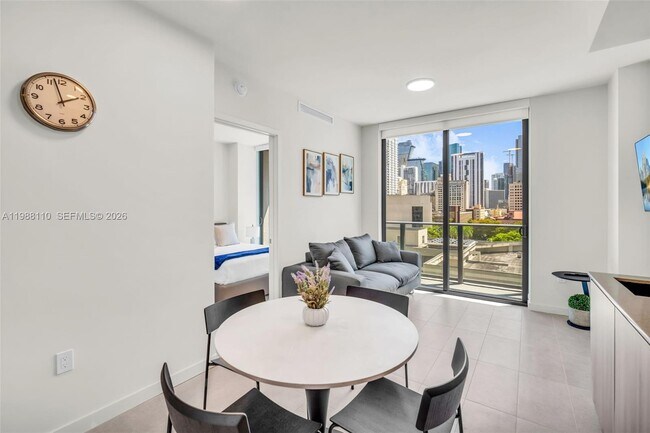 Building Photo - 121 NE 5th St