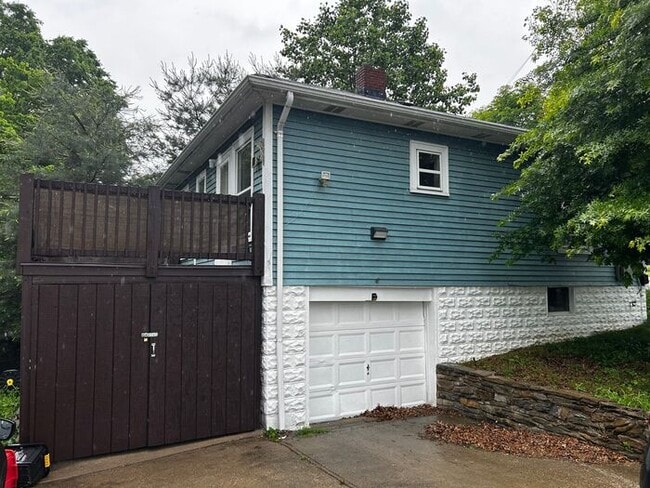 Building Photo - Updated 2-3 bed HOUSE in Fort Thomas