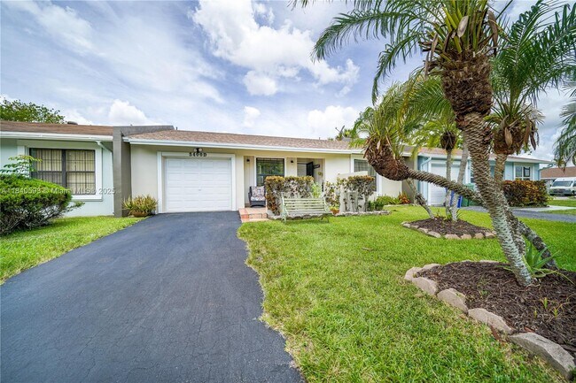 Building Photo - 5400 Lakewood Cir S