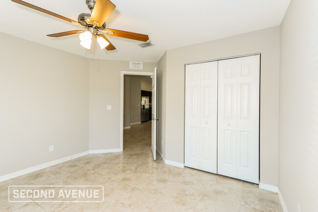 Building Photo - 1426 Paramount Ave SE