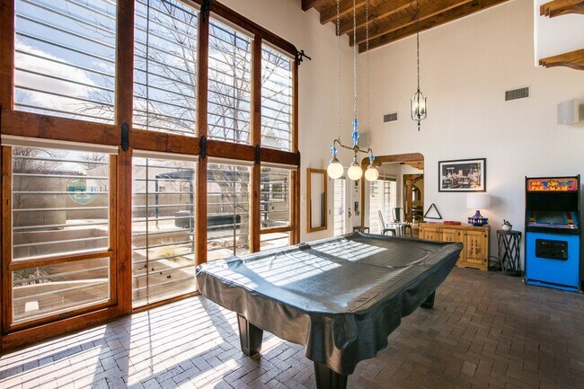 Building Photo - 610 Carlisle Blvd SE