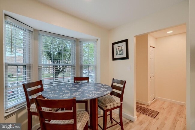 Building Photo - 6608 Ducketts Ln