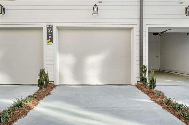 Building Photo - 1293 Longreen Ter NW
