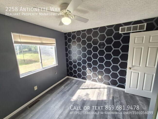 Building Photo - 2258 Antoinette Way