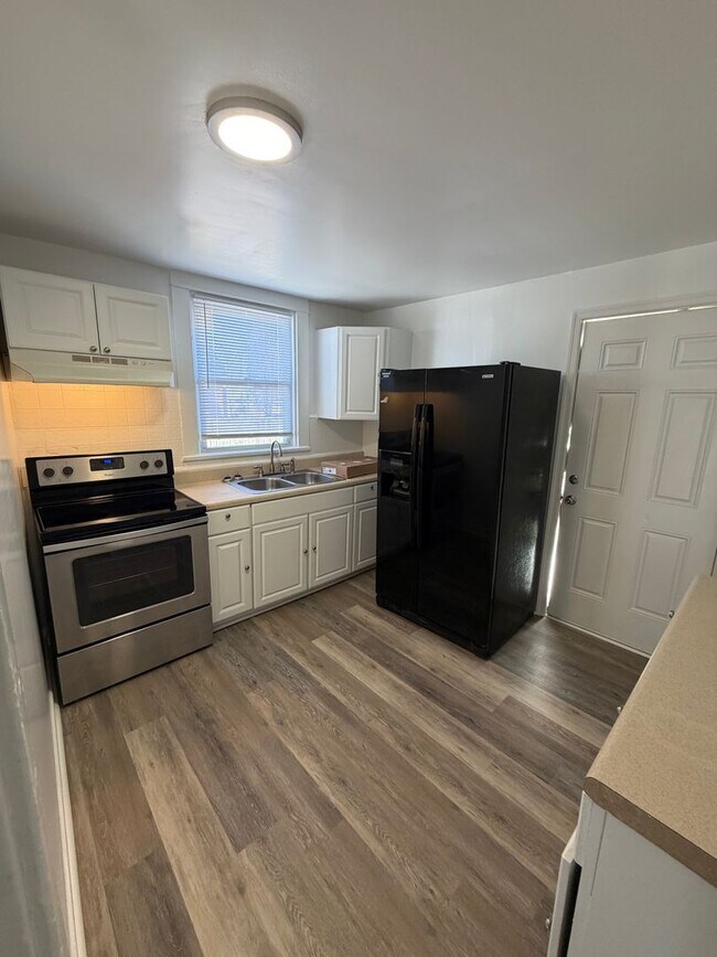 Building Photo - Beautifully Renovated 4bdrm/1.5bth Home Located in Richmond's Northside!!