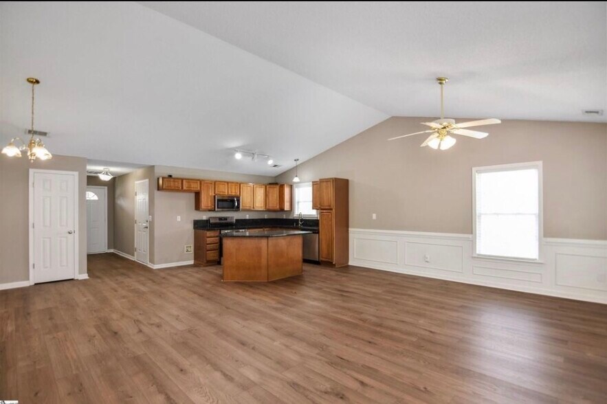 Building Photo - 27 Sweetland Ct