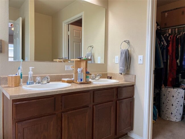 Building Photo - 7521 Cedar Edge Dr