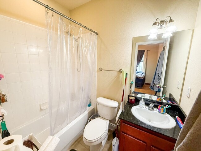 Building Photo - Chase Hollow #41