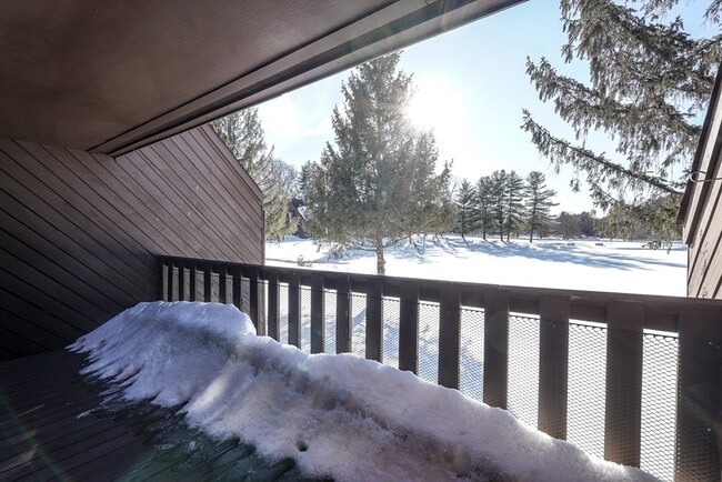 Building Photo - 40 Spring Cove Rd