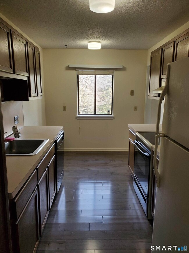 Building Photo - 434 Heritage Vlg