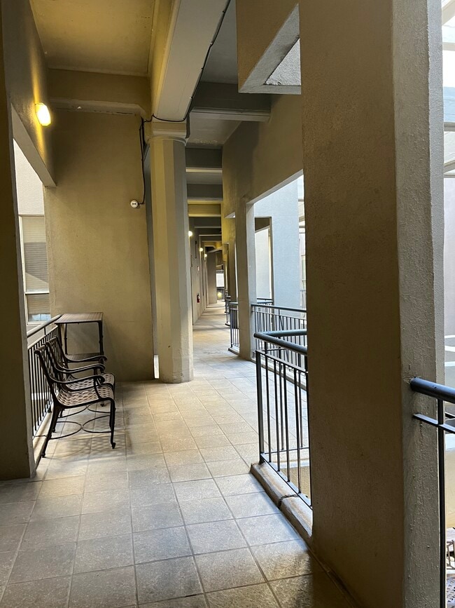 ATRIUM WALKWAYS 3RD FLOOR - 333 Julia St