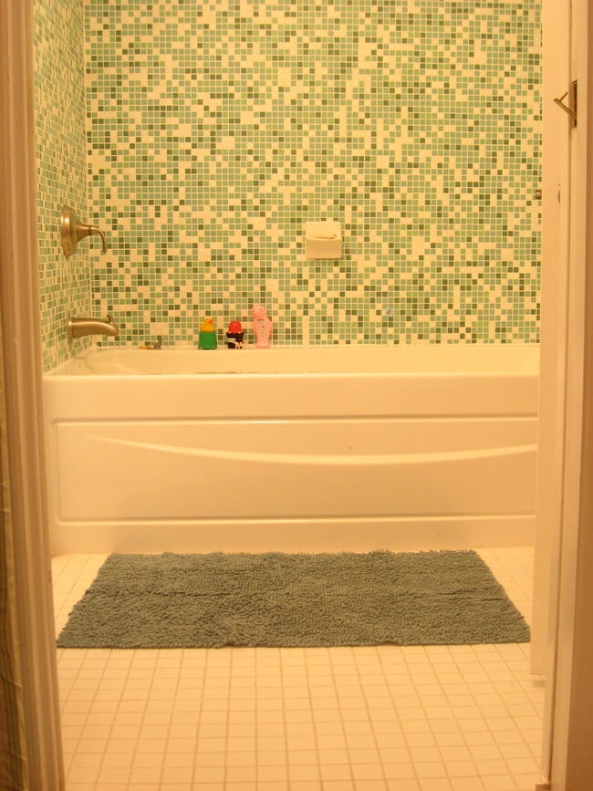 second floor 6' long bath - 1310 Ellsworth St