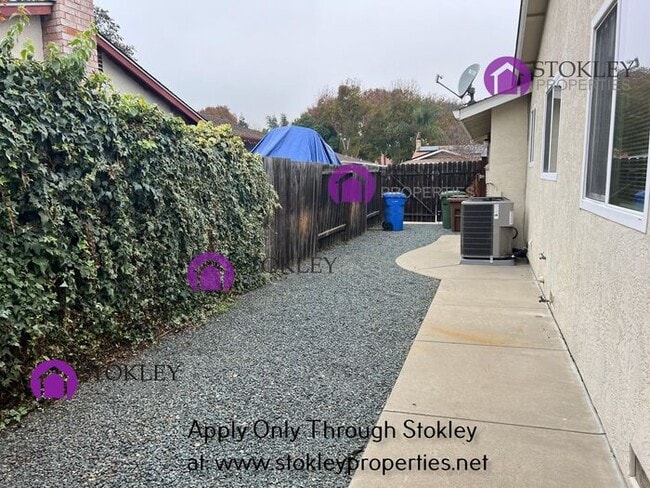 Building Photo - 580 Heather Pl