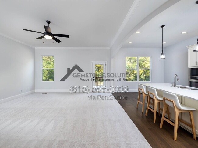 Building Photo - 631 Silva Ln