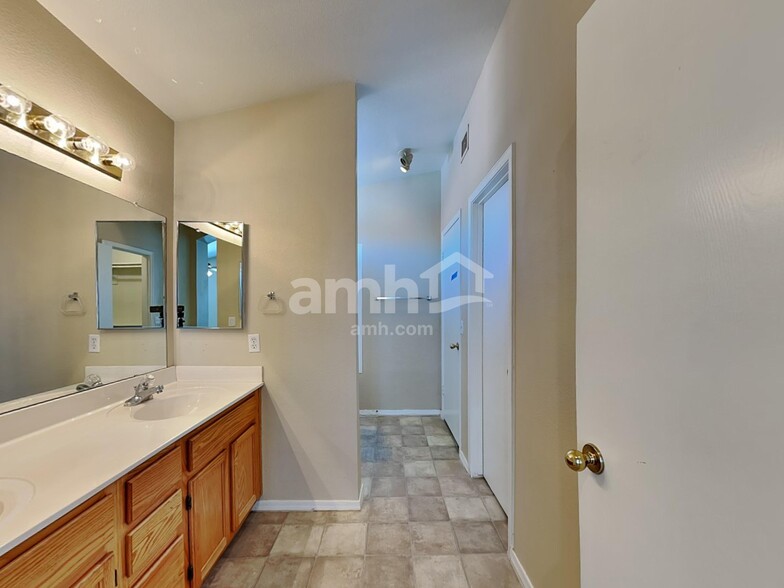 Building Photo - 8890 N 114th Ave