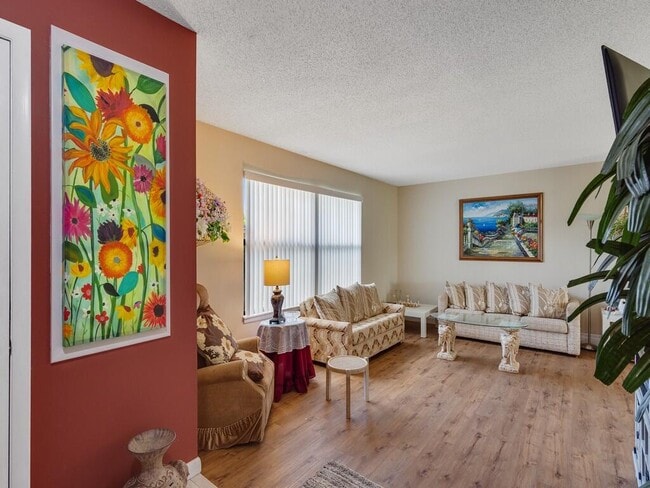 Building Photo - 2543 SE Price Ct