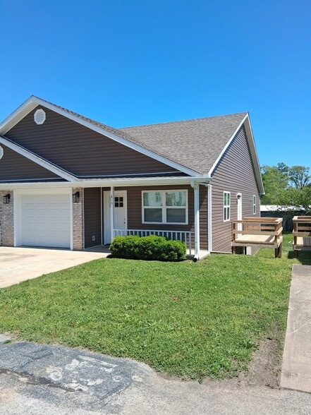 Building Photo - 815 Greenwood Dr