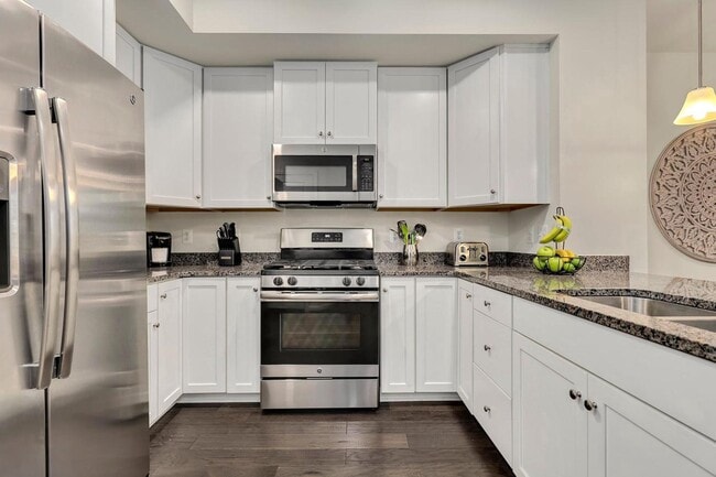 Building Photo - 10110 Dorsey Ln