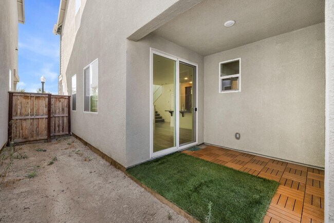 Building Photo - 2941 Grassy Bank Ave