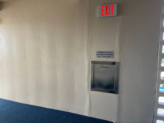 Building Photo - Maluhia Village Condo (Makiki Area) 2 bedroom, 1 bath w/1 parking - Avail 2/6.