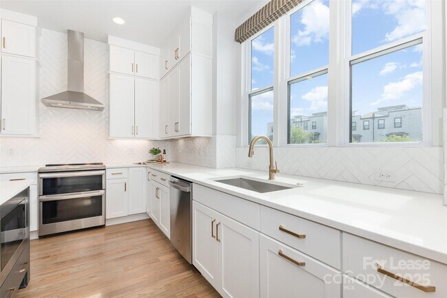 Building Photo - 2523 Irwin Strm Rd