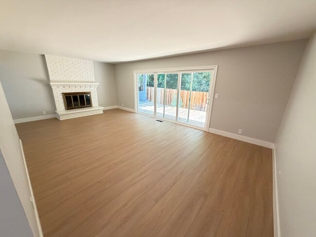Building Photo - 3 Bed 2 Bath Duplex W/ Garage In Moraga