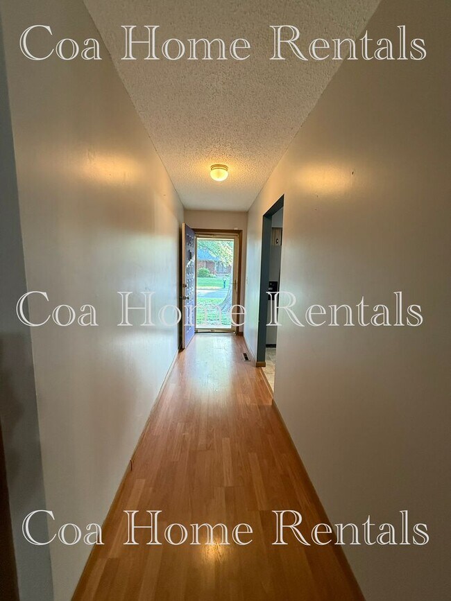 Building Photo - Great West side location