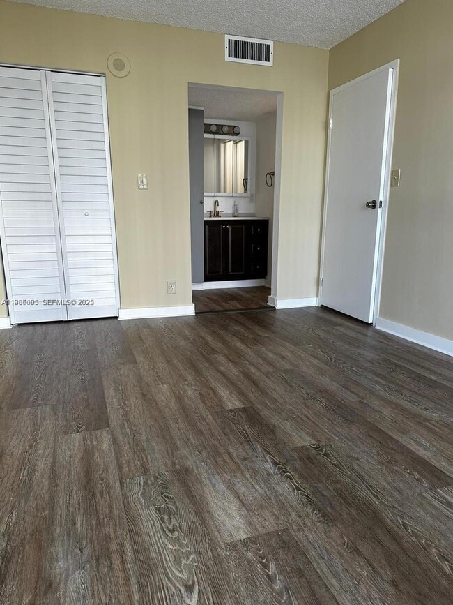 Building Photo - 16909 N Bay Rd