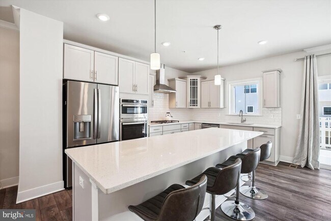 Building Photo - 909 Rockwell Ave